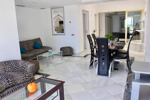 Puerto Banus Luxury Beachfront Apartment D