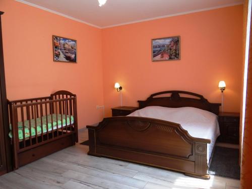  Кровать или кровати в номере Apartments on Kubanskaya 