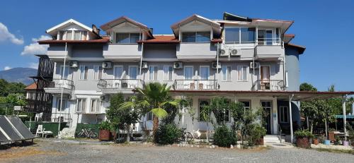 Το κτήριο όπου στεγάζεται  το δωμάτιο σε οικογενειακή κατοικία