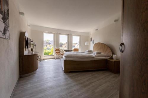 a bedroom with a bed and a large window at Muschel 4 in Ahrenshoop