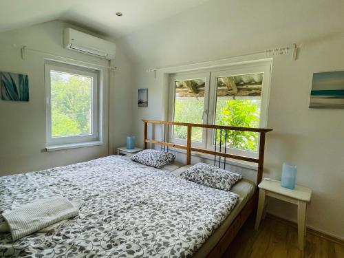 Una cama o camas en una habitación de Dunakanyar Apartman