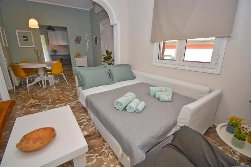 a living room with a bed with towels on it at Yia Sou Corfu! "Kolibri" in Sinarádes
