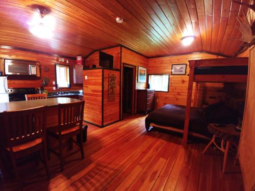 Köök või kööginurk majutusasutuses Bone Creek Wilderness Retreat