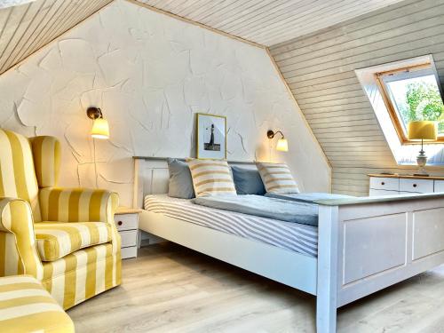 Säng eller sängar i ett rum på Apartmenthaus Lütt Meer