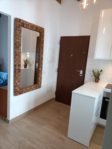 a kitchen with a mirror on the wall and a counter at Casa Redondo in Rodalquilar