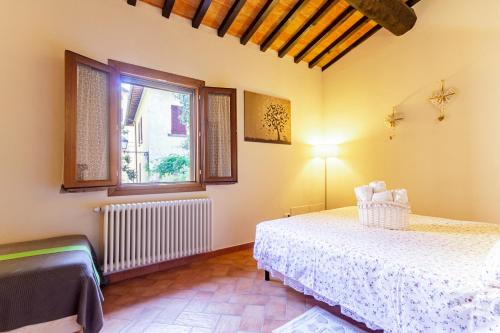 a bedroom with a bed and a window at Vicolo dell'Inferno in San Miniato