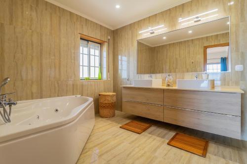 Phòng tắm tại Ericeira Sunset Lifestyle I