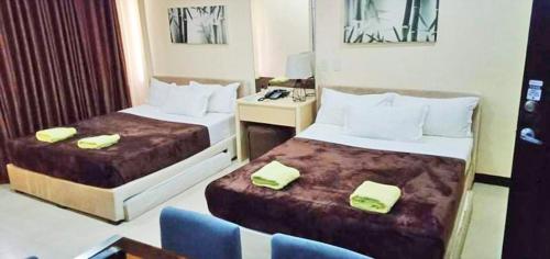 Ένα ή περισσότερα κρεβάτια σε δωμάτιο στο Caliraya Resort Club