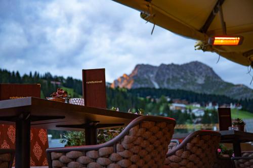 Vue générale sur la montagne ou vue sur la montagne depuis l'hôtel