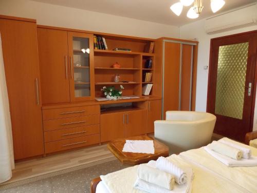 Apartments Ćutić