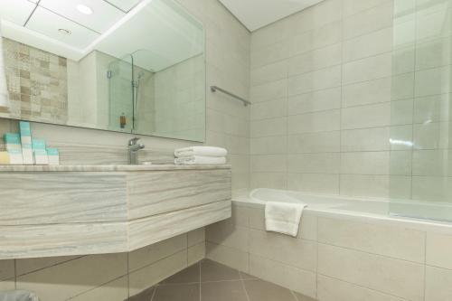 Bathroom sa Grand Stay Holiday Homes Rental