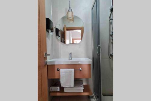 a bathroom with a sink and a mirror at Villaozil in Sapanca