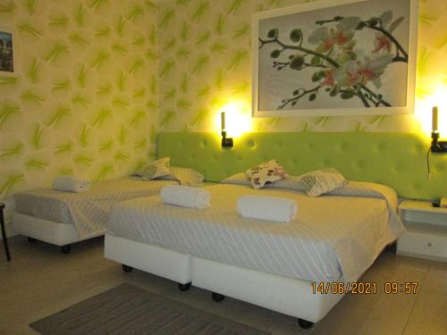 Ένα ή περισσότερα κρεβάτια σε δωμάτιο στο Hotel Tropical