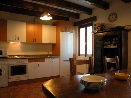 Casa rural Sagastietxea IIにあるキッチンまたは簡易キッチン