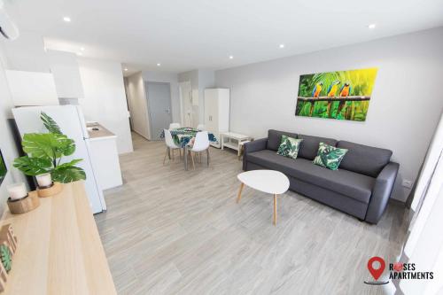 Roses Apartments Tropical Loft vista mar lateral