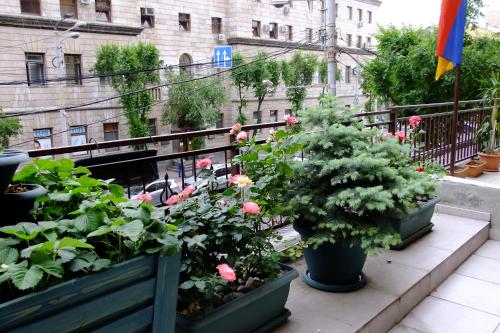 Yerevan center apartment 5A -  Room  picture :   Tea/Coffee maker    Minibar    Shower                           