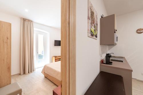 A kitchen or kitchenette at DOMO ALLE