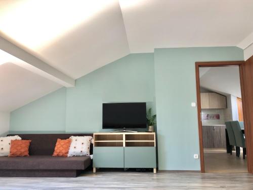 Televízia a/alebo spoločenská miestnosť v ubytovaní Milla Apartment Siofok