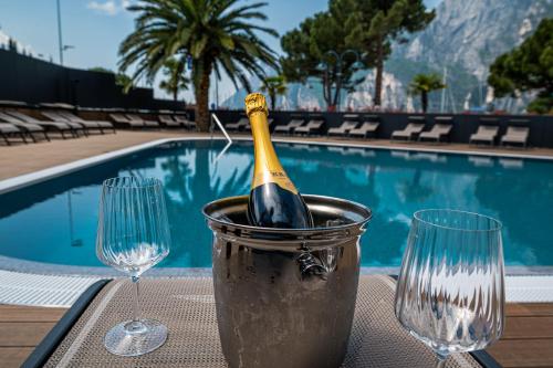 Photo de la galerie de l'établissement Lake Front Hotel Mirage, à Riva del Garda