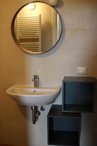 a bathroom with a sink and a mirror on the wall at Relais Mevigo - Casa Padronale in Casola Valsenio