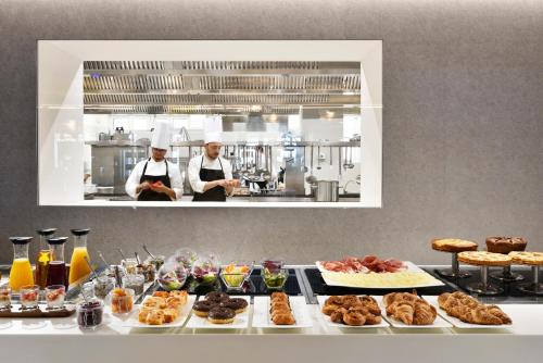 Mad på resortet eller i nærheden