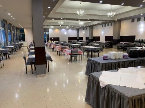 a large banquet hall with tables and chairs and tablesearcher at Graal SPA in Świnoujście