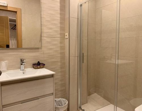 a bathroom with a shower and a sink at Hostal Poeta Machado in Baeza
