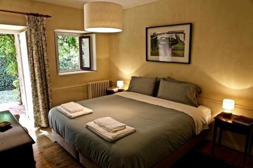 Tempat tidur dalam kamar di Liiiving in Moledo - Countryside Pool Villa