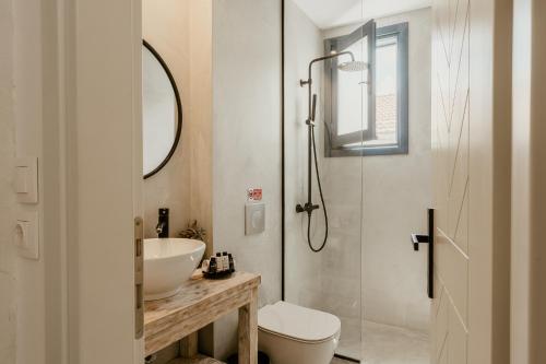 Bilik mandi di BOĒM Boutique Hotel Lefkada