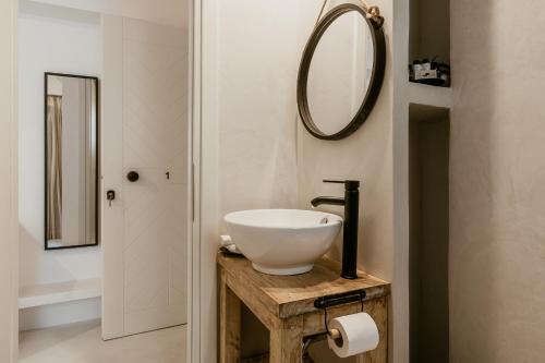 Bilik mandi di BOĒM Boutique Hotel Lefkada