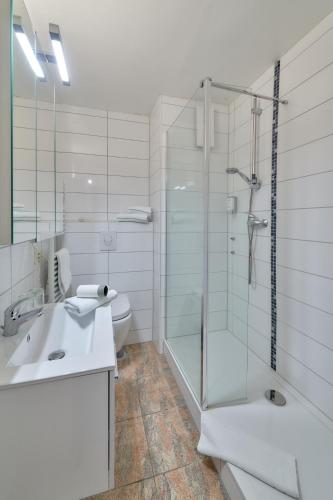 a bathroom with a shower and a toilet and a sink at Park-Hotel Traben-Trarbach in Traben-Trarbach