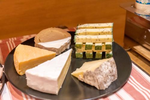 Comida en o cerca de este hotel