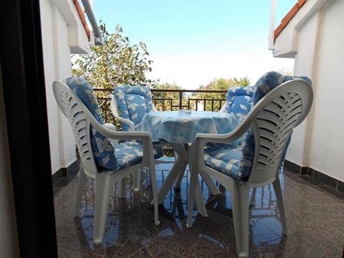 Galeriebild der Unterkunft Apartment in Malinska with Seaview, Terrace, Air condition, WIFI (4690-3) in Malinska