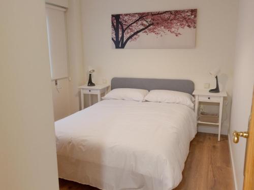 A bed or beds in a room at Housingcoruña sada playa