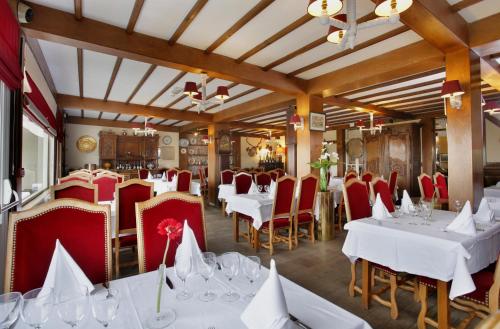 Restoran ili drugo mesto za obedovanje u objektu Le Normandy