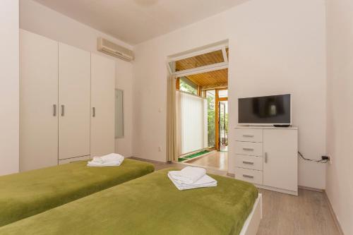 Comfortable modern studio with shaded patio