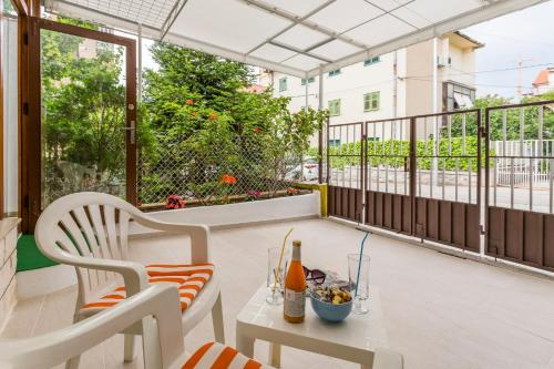 Comfortable modern studio with shaded patio