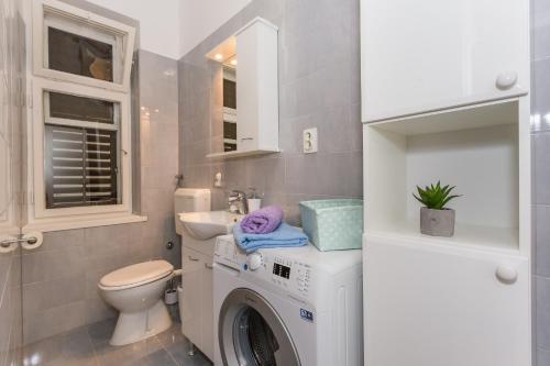 Comfortable modern studio with shaded patio