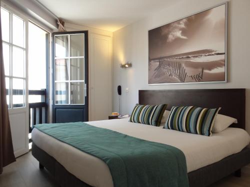 Postel nebo postele na pokoji v ubytování Hôtel Florida