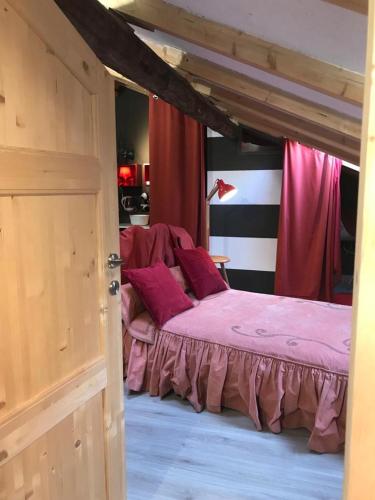 a bedroom with a bed with pink sheets at Sanctus Syrus 2 in Albenga