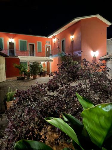 Κήπος έξω από το Hotel-Motel70