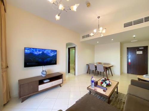 A television and/or entertainment centre at Auris Boutique Hotel Apartments - AlBarsha