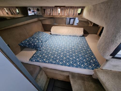 an overhead view of a bed in an rv at Experiencia en el mar Gijon T in Gijón