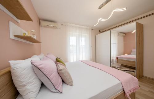 Apartments Luka