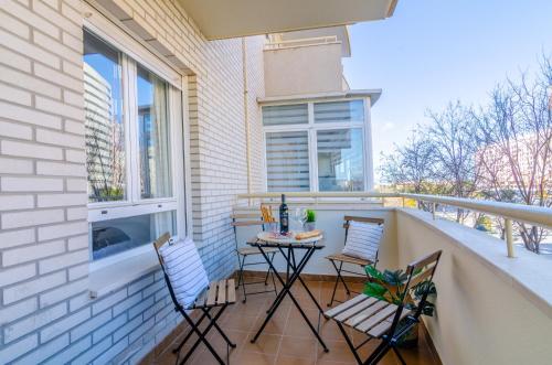 WintowinRentals Teatinos, Metro, Free Parking & Pool.