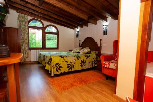 Giường trong phòng chung tại Posada Peñas Arriba