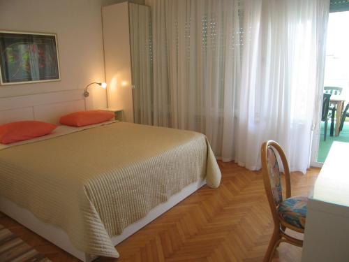Posteľ alebo postele v izbe v ubytovaní Apartment Petrinic V