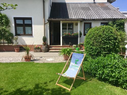 a sign in a yard in front of a house at Villa Lindwurm in Klagenfurt