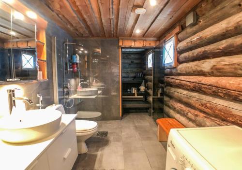 Ένα μπάνιο στο Ruka Chalet Oliver
