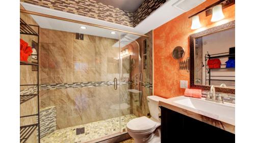 A bathroom at LVStripHouse JC408 - Modern 2BD-2BA Condo Sleeps 8